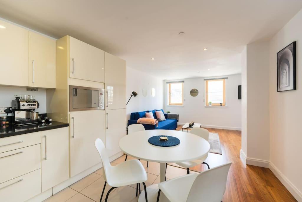 In The Heart Of Centre Apartment